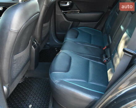 Сірий Кіа Niro, об'ємом двигуна 0 л та пробігом 99 тис. км за 22880 $, фото 28 на Automoto.ua