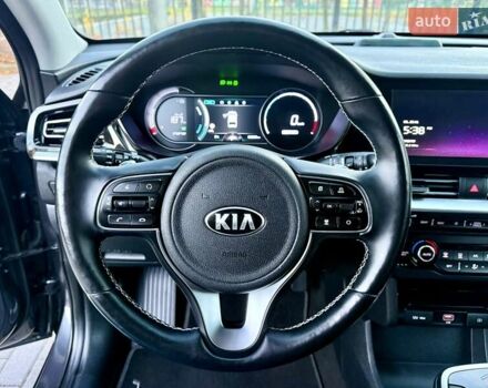 Киа Niro 2021 в Бердичеве на Automoto.ua Серый Киа Niro, объемом двигателя 0 л и пробегом 82 тыс. км за 19250 $, фото 56 на Automoto.ua