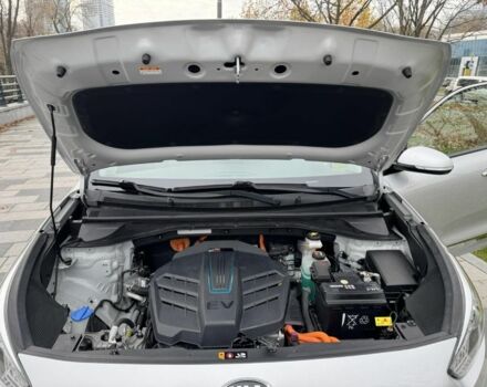 Сірий Кіа Niro, об'ємом двигуна 2 л та пробігом 101 тис. км за 19300 $, фото 8 на Automoto.ua