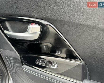 Серый Киа Niro, объемом двигателя 0 л и пробегом 147 тыс. км за 18450 $, фото 61 на Automoto.ua