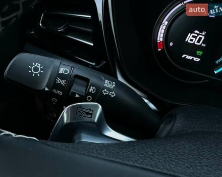 Серый Киа Niro, объемом двигателя 0 л и пробегом 54 тыс. км за 23900 $, фото 45 на Automoto.ua