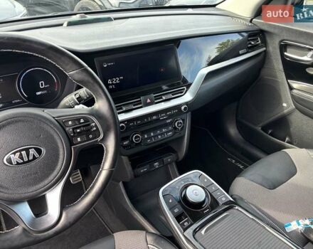 Серый Киа Niro, объемом двигателя 0 л и пробегом 67 тыс. км за 22400 $, фото 15 на Automoto.ua