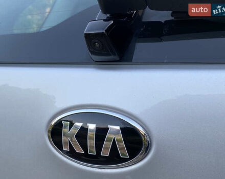 Серый Киа Niro, объемом двигателя 0 л и пробегом 59 тыс. км за 21299 $, фото 10 на Automoto.ua