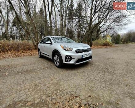 Сірий Кіа Niro, об'ємом двигуна 1.58 л та пробігом 115 тис. км за 19800 $, фото 8 на Automoto.ua