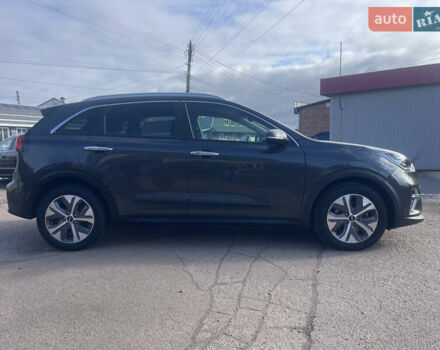Сірий Кіа Niro, об'ємом двигуна 0 л та пробігом 140 тис. км за 18500 $, фото 6 на Automoto.ua