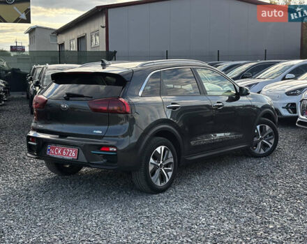 Сірий Кіа Niro, об'ємом двигуна 0 л та пробігом 50 тис. км за 19999 $, фото 7 на Automoto.ua
