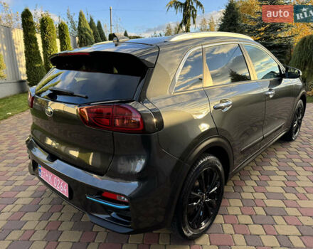 Серый Киа Niro, объемом двигателя 0 л и пробегом 117 тыс. км за 19300 $, фото 3 на Automoto.ua