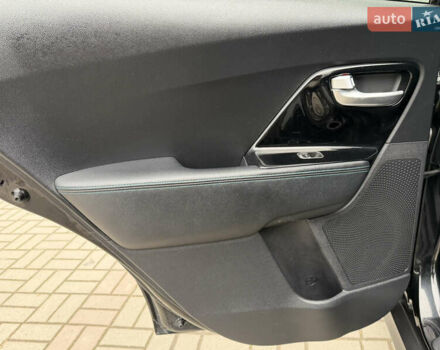 Сірий Кіа Niro, об'ємом двигуна 0 л та пробігом 149 тис. км за 17350 $, фото 51 на Automoto.ua