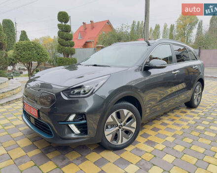 Серый Киа Niro, объемом двигателя 0 л и пробегом 137 тыс. км за 18350 $, фото 1 на Automoto.ua