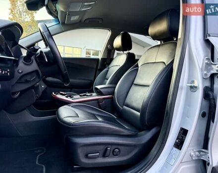Киа Niro 2021 в Бердичеве на Automoto.ua Серый Киа Niro, объемом двигателя 0 л и пробегом 70 тыс. км за 21350 $, фото 49 на Automoto.ua