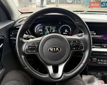 Серый Киа Niro, объемом двигателя 0 л и пробегом 77 тыс. км за 20990 $, фото 15 на Automoto.ua