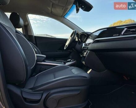 Сірий Кіа Niro, об'ємом двигуна 0 л та пробігом 37 тис. км за 24600 $, фото 92 на Automoto.ua