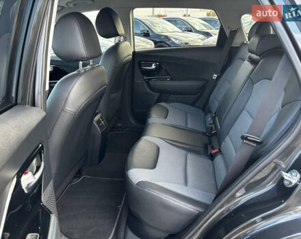 Сірий Кіа Niro, об'ємом двигуна 0 л та пробігом 50 тис. км за 19999 $, фото 27 на Automoto.ua