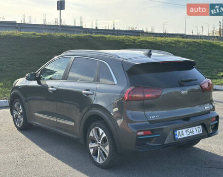 Серый Киа Niro, объемом двигателя 0 л и пробегом 200 тыс. км за 16900 $, фото 3 на Automoto.ua