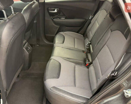 Серый Киа Niro, объемом двигателя 0 л и пробегом 88 тыс. км за 19700 $, фото 25 на Automoto.ua