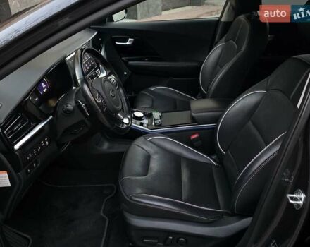 Сірий Кіа Niro, об'ємом двигуна 0 л та пробігом 136 тис. км за 18899 $, фото 22 на Automoto.ua