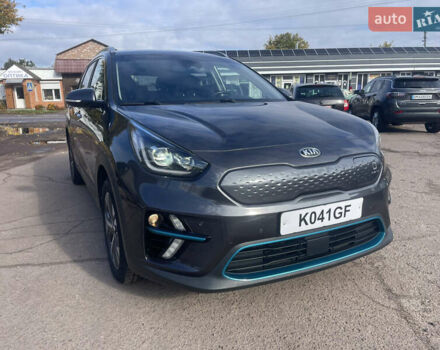 Сірий Кіа Niro, об'ємом двигуна 0 л та пробігом 140 тис. км за 18500 $, фото 4 на Automoto.ua