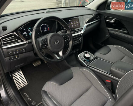 Сірий Кіа Niro, об'ємом двигуна 0 л та пробігом 52 тис. км за 22999 $, фото 52 на Automoto.ua