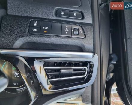 Серый Киа Niro, объемом двигателя 0 л и пробегом 121 тыс. км за 18750 $, фото 43 на Automoto.ua