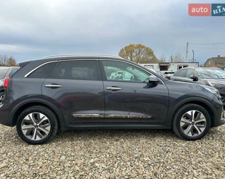 Сірий Кіа Niro, об'ємом двигуна 0 л та пробігом 100 тис. км за 21900 $, фото 23 на Automoto.ua