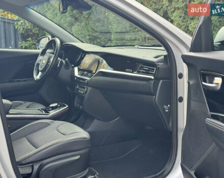 Сірий Кіа Niro, об'ємом двигуна 0 л та пробігом 141 тис. км за 17799 $, фото 37 на Automoto.ua