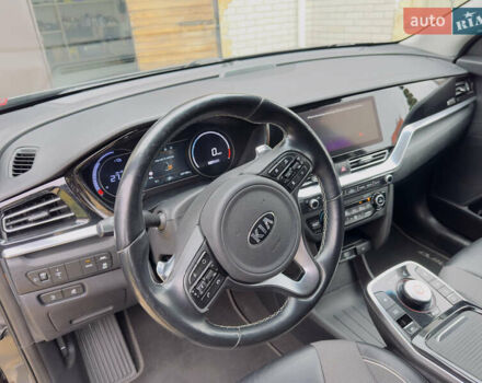 Серый Киа Niro, объемом двигателя 0 л и пробегом 137 тыс. км за 18350 $, фото 28 на Automoto.ua