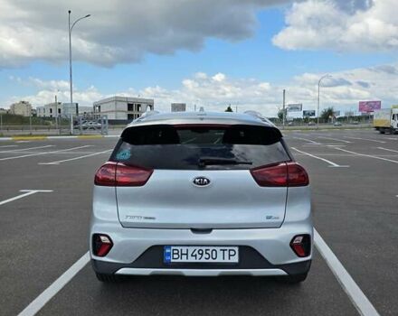 Серый Киа Niro, объемом двигателя 1.58 л и пробегом 55 тыс. км за 23500 $, фото 5 на Automoto.ua