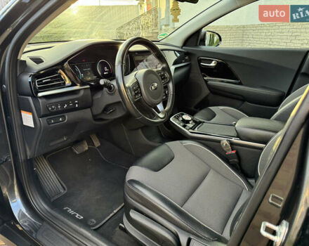 Серый Киа Niro, объемом двигателя 0 л и пробегом 117 тыс. км за 19300 $, фото 17 на Automoto.ua