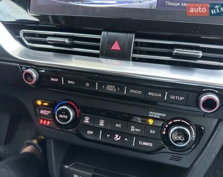 Сірий Кіа Niro, об'ємом двигуна 0 л та пробігом 105 тис. км за 19950 $, фото 31 на Automoto.ua