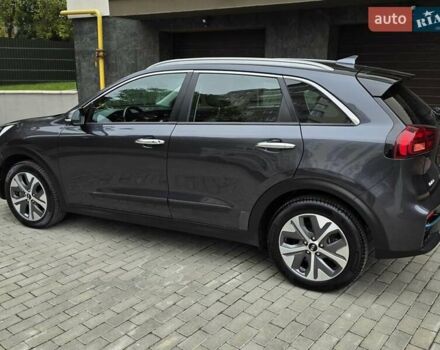 Серый Киа Niro, объемом двигателя 0 л и пробегом 142 тыс. км за 17999 $, фото 5 на Automoto.ua