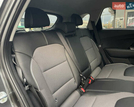 Сірий Кіа Niro, об'ємом двигуна 0 л та пробігом 52 тис. км за 22999 $, фото 65 на Automoto.ua