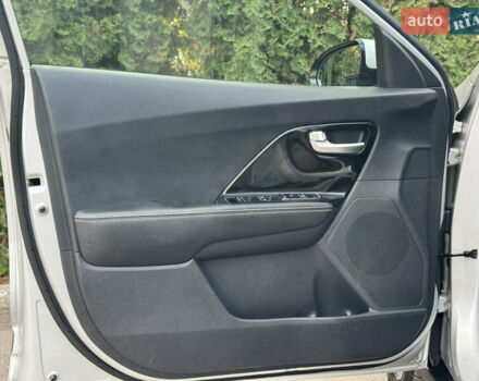 Сірий Кіа Niro, об'ємом двигуна 0 л та пробігом 141 тис. км за 17799 $, фото 27 на Automoto.ua