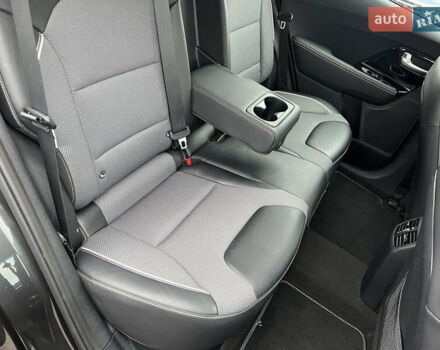 Серый Киа Niro, объемом двигателя 0 л и пробегом 107 тыс. км за 20903 $, фото 35 на Automoto.ua