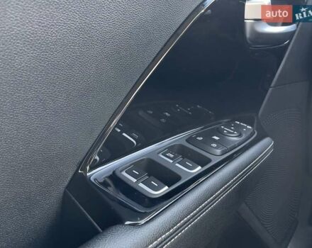Серый Киа Niro, объемом двигателя 0 л и пробегом 88 тыс. км за 22250 $, фото 5 на Automoto.ua