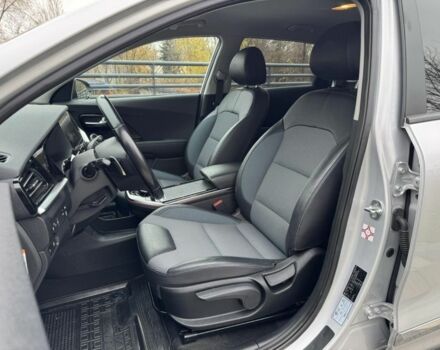 Сірий Кіа Niro, об'ємом двигуна 2 л та пробігом 101 тис. км за 19300 $, фото 9 на Automoto.ua