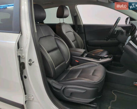 Серый Киа Niro, объемом двигателя 0 л и пробегом 117 тыс. км за 19500 $, фото 7 на Automoto.ua