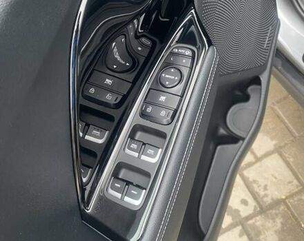 Серый Киа Niro, объемом двигателя 0 л и пробегом 54 тыс. км за 19999 $, фото 40 на Automoto.ua