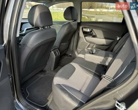 Сірий Кіа Niro, об'ємом двигуна 0 л та пробігом 88 тис. км за 21700 $, фото 28 на Automoto.ua
