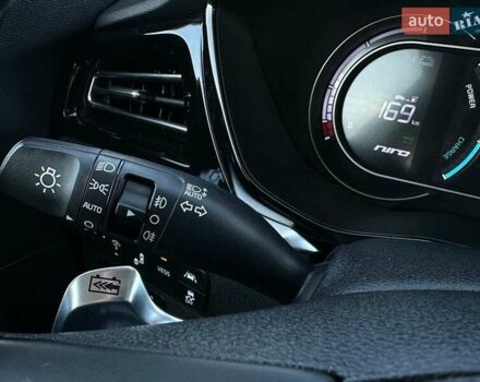 Сірий Кіа Niro, об'ємом двигуна 0 л та пробігом 37 тис. км за 24600 $, фото 47 на Automoto.ua