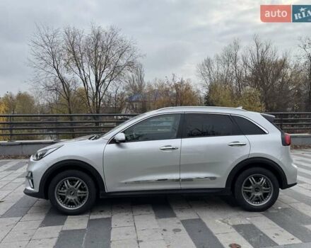 Сірий Кіа Niro, об'ємом двигуна 0 л та пробігом 101 тис. км за 19300 $, фото 5 на Automoto.ua