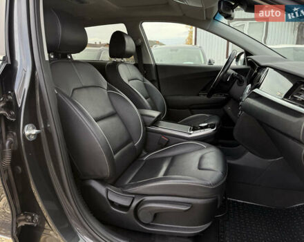 Серый Киа Niro, объемом двигателя 0 л и пробегом 82 тыс. км за 22900 $, фото 98 на Automoto.ua
