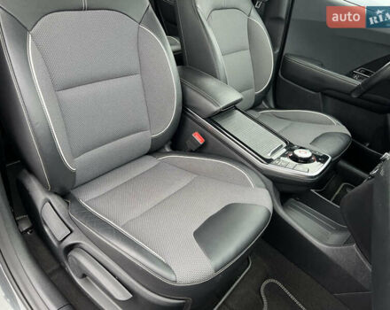 Серый Киа Niro, объемом двигателя 0 л и пробегом 107 тыс. км за 20903 $, фото 40 на Automoto.ua