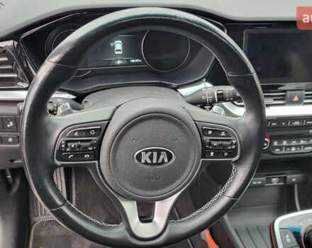 Сірий Кіа Niro, об'ємом двигуна 0 л та пробігом 106 тис. км за 20950 $, фото 13 на Automoto.ua