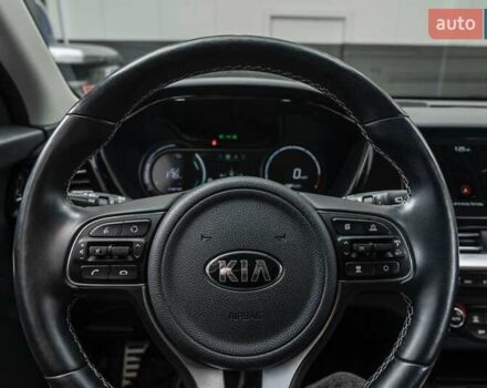 Сірий Кіа Niro, об'ємом двигуна 0 л та пробігом 77 тис. км за 14950 $, фото 11 на Automoto.ua