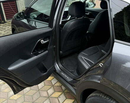 Сірий Кіа Niro, об'ємом двигуна 0 л та пробігом 50 тис. км за 22300 $, фото 68 на Automoto.ua