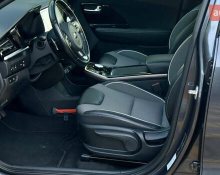 Киа Niro 2021 в Самборе на Automoto.ua Серый Киа Niro, объемом двигателя 0 л и пробегом 107 тыс. км за 19500 $, фото 12 на Automoto.ua