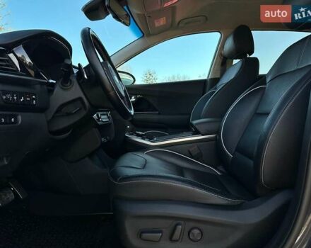 Сірий Кіа Niro, об'ємом двигуна 0 л та пробігом 100 тис. км за 21900 $, фото 38 на Automoto.ua