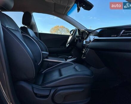 Сірий Кіа Niro, об'ємом двигуна 0 л та пробігом 100 тис. км за 21900 $, фото 86 на Automoto.ua