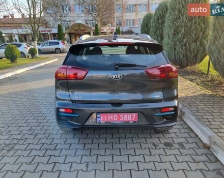 Серый Киа Niro, объемом двигателя 0 л и пробегом 121 тыс. км за 18750 $, фото 4 на Automoto.ua