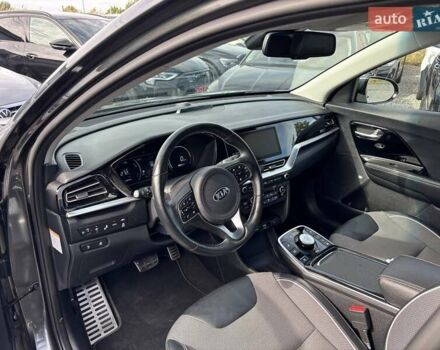 Серый Киа Niro, объемом двигателя 0 л и пробегом 67 тыс. км за 22400 $, фото 28 на Automoto.ua